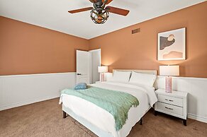 Luxury Villa w Pool Garden Outdoor Lounge