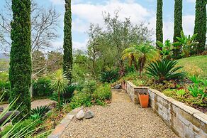 Luxury Villa w Pool Garden Outdoor Lounge