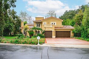 Luxury Villa w Pool Garden Outdoor Lounge