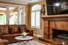 Luxury Villa w Pool Garden Outdoor Lounge