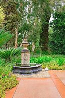 Luxury Villa w Pool Garden Outdoor Lounge