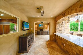 Luxury Villa w Pool Garden Outdoor Lounge