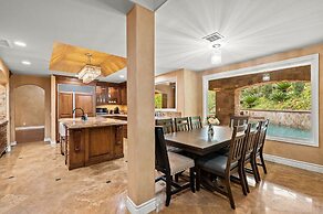 Luxury Villa w Pool Garden Outdoor Lounge