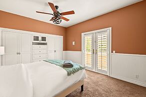 Luxury Villa w Pool Garden Outdoor Lounge