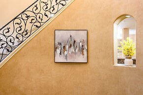 Luxury Villa w Pool Garden Outdoor Lounge