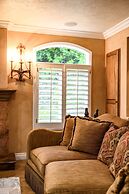 Luxury Villa w Pool Garden Outdoor Lounge