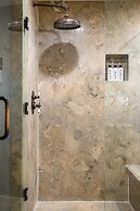 Luxury Villa w Pool Garden Outdoor Lounge