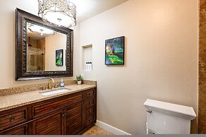 Luxury Villa w Pool Garden Outdoor Lounge