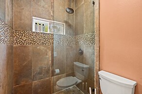 Luxury Villa w Pool Garden Outdoor Lounge