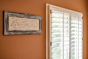 Luxury Villa w Pool Garden Outdoor Lounge