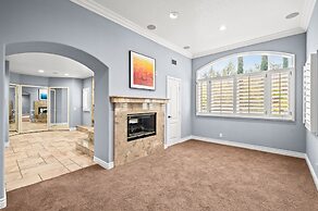 Luxury Villa w Pool Garden Outdoor Lounge