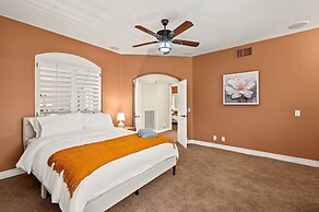 Luxury Villa w Pool Garden Outdoor Lounge