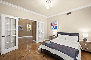 Luxury Villa w Pool Garden Outdoor Lounge