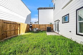 Beehive House- Stylish Houston Getaway 3 Bedroom Home
