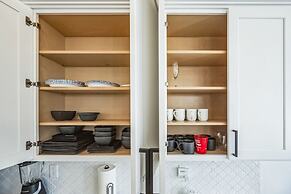 Beehive House- Stylish Houston Getaway 3 Bedroom Home