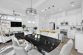 Beehive House- Stylish Houston Getaway 3 Bedroom Home