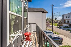 Beehive House- Stylish Houston Getaway 3 Bedroom Home