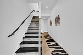Beehive House- Stylish Houston Getaway 3 Bedroom Home