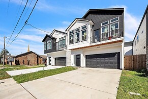 Beehive House- Stylish Houston Getaway 3 Bedroom Home