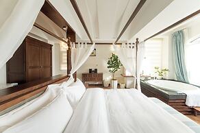 Dali Mermaid Sea View Resort Hotel