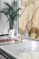 Dali Mermaid Sea View Resort Hotel