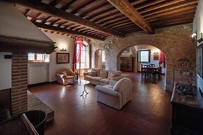 Green Hill Apt In Tuscan Countryside