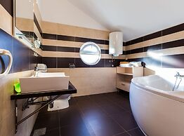 Elegant and Lavish Leisure Apartments Zadar With Outdoor Pool