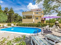 Elegant and Lavish Leisure Apartments Zadar With Outdoor Pool