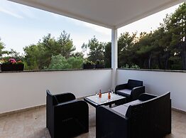 Elegant and Lavish Leisure Apartments Zadar With Outdoor Pool