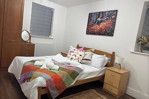 Contemporary 2bed House With Parking