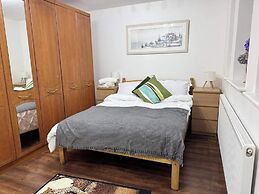 Contemporary 2bed House With Parking