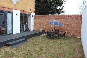 Contemporary 2bed House With Parking