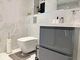 Contemporary 2bed House With Parking