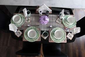 Contemporary 2bed House With Parking