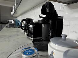 Contemporary 2bed House With Parking