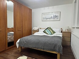 Contemporary 2bed House With Parking