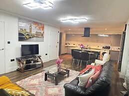 Contemporary 2bed House With Parking