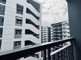 A Simple Yet Cozy Studio