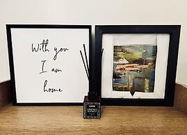 A Simple Yet Cozy Studio