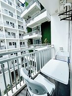 A Minimalist Urban Retreat