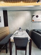 A Smooth & Cozy City Loft