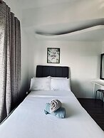 A Smooth & Cozy City Loft