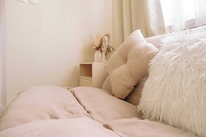 A Perfectly Chic Hideaway