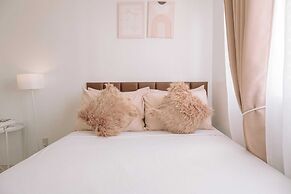 A Perfectly Chic Hideaway