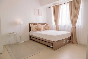 A Perfectly Chic Hideaway