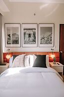 A Luxurious 1BR Apartment