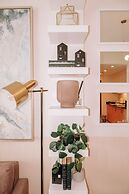 A Luxurious 1BR Apartment