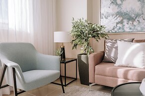 A Luxurious 1BR Apartment