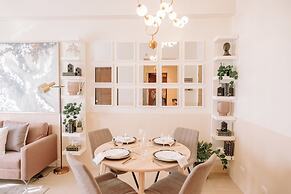 A Luxurious 1BR Apartment