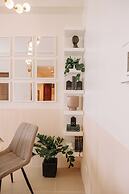 A Luxurious 1BR Apartment